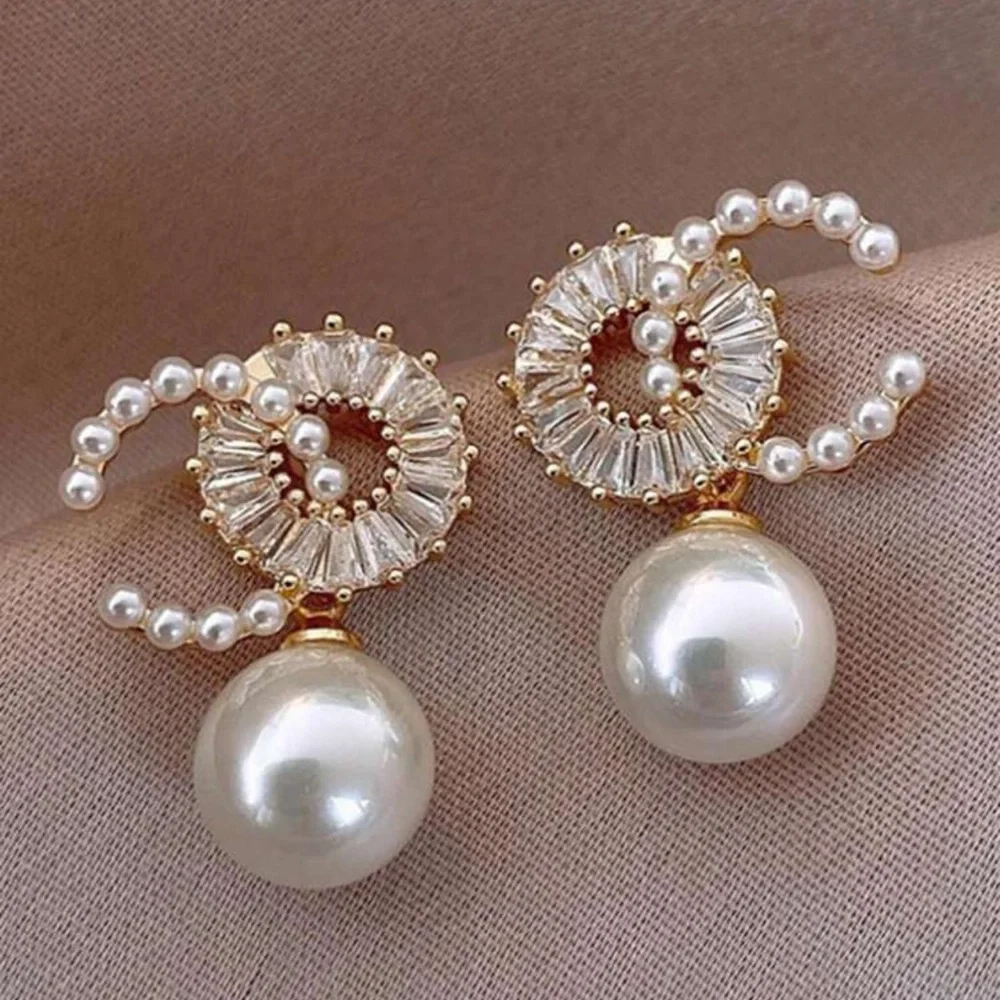 1pair All Seasons Faux Pearl Stud Earrings In Simple And Fashionable